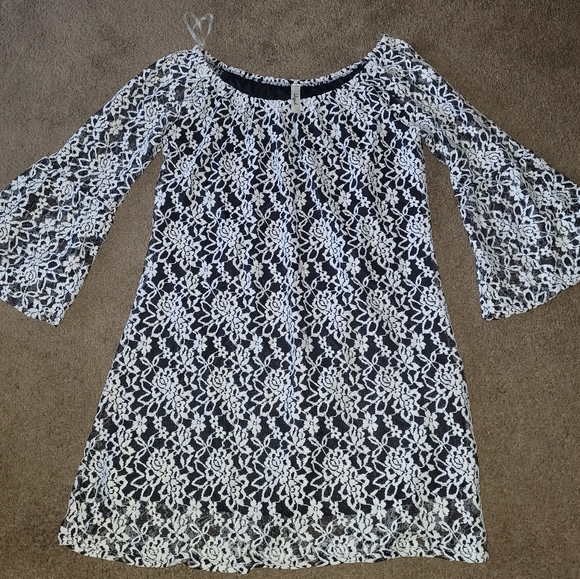 Bkack amd white mini dress Med. - Picture 3 of 3